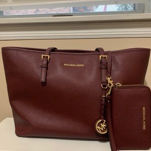 Michael Kors Jet Set Travel Medium - Maroon SET